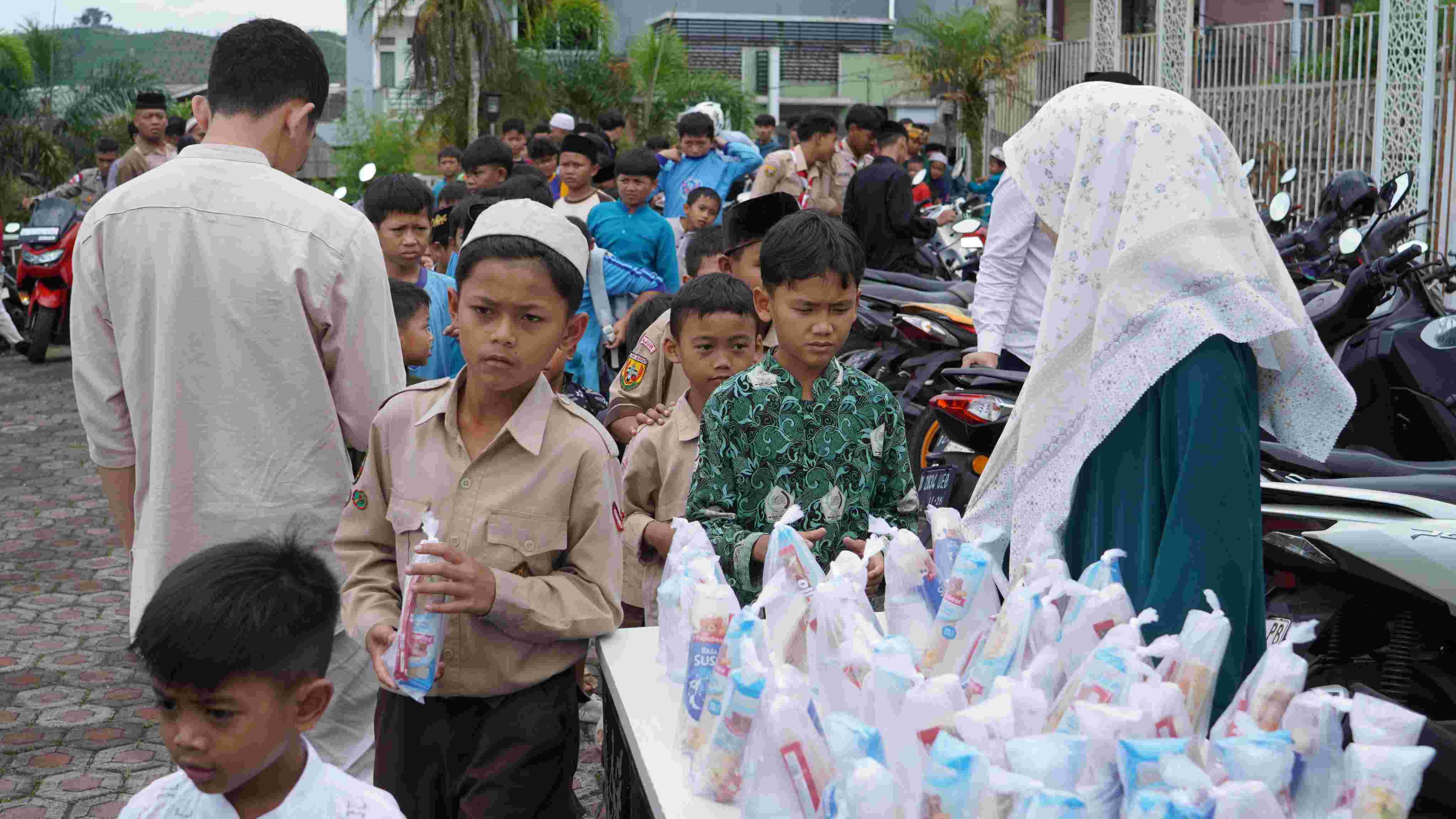 Dokumentasi penyerahan Berkah Jumat 1