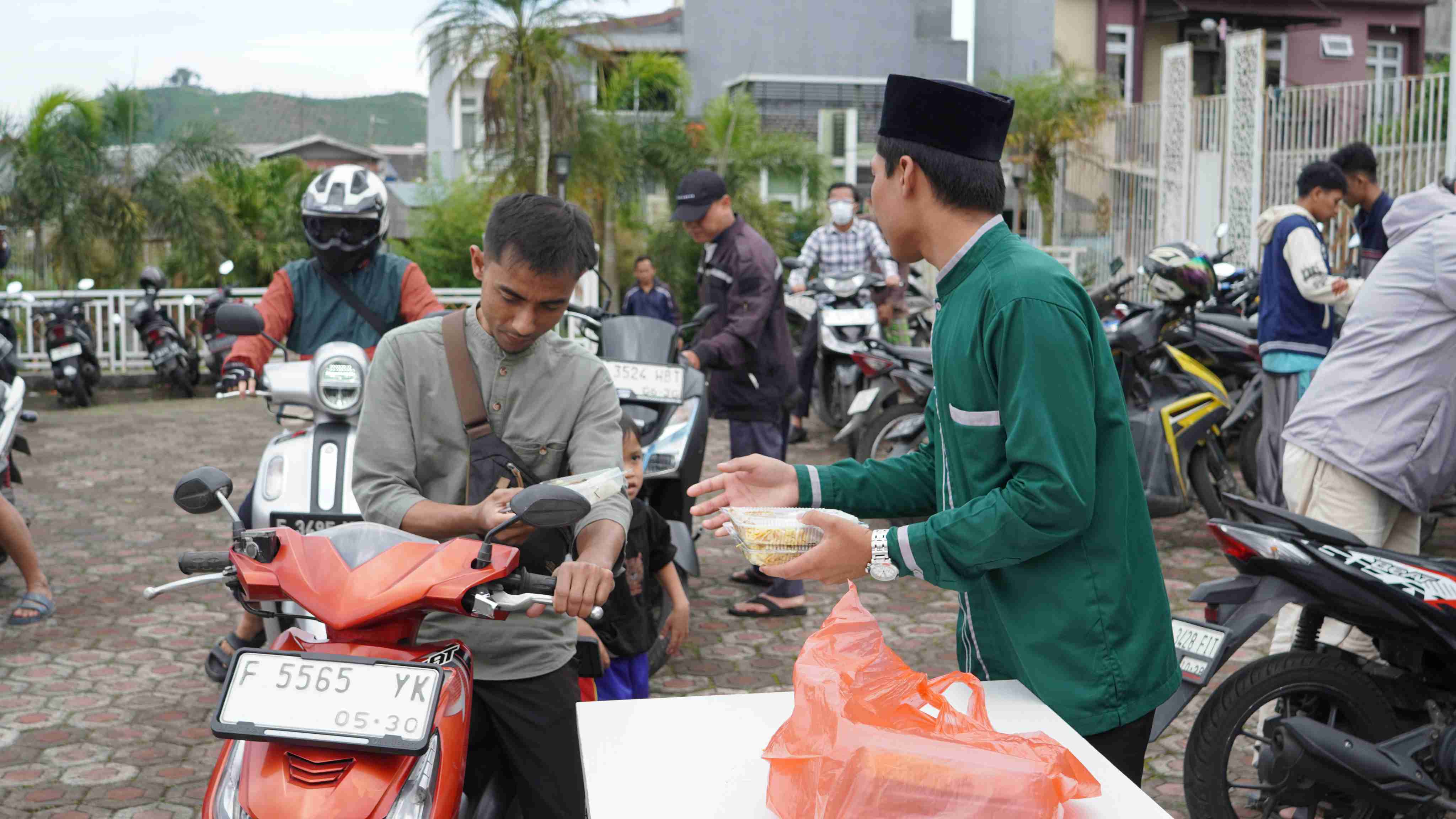 Dokumentasi penyerahan Berkah Jumat 3