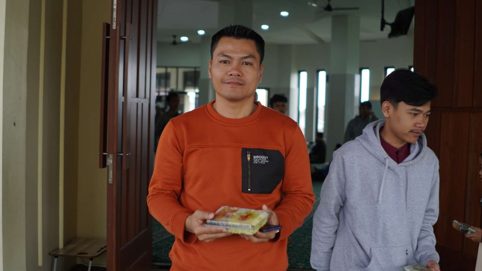 Dokumentasi penyerahan Berkah Jumat 5