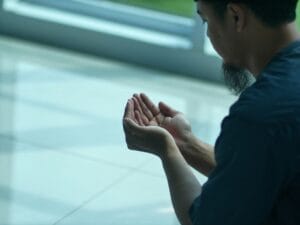 Doa Masuk dan Keluar Masjid yang Dianjurkan Rasulullah, Panduan Lengkap dan Keutamaannya
