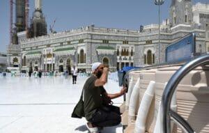 Mengenal Doa Minum Air Zam-Zam dan Keberkahannya Sesuai Sunnah