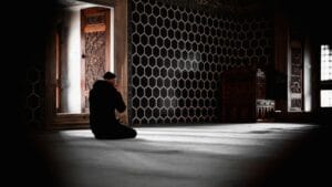 Niat Sholat Tahajud Lengkap Dari Tata Cara, Doa, dan Keutamaannya