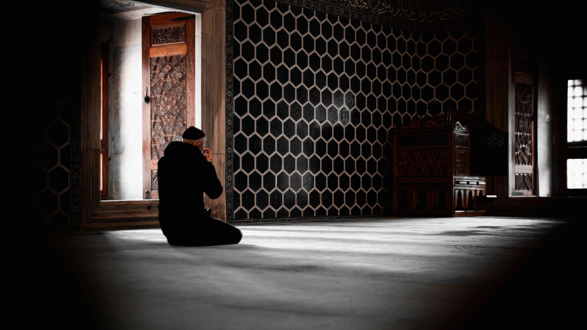 Niat Sholat Tahajud Lengkap Dari Tata Cara, Doa, dan Keutamaannya