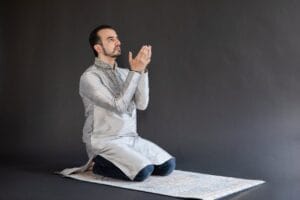 Doa Sebelum Bekerja, Amalan Memohon Rezeki Halal dan Berkah
