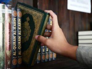 Keutamaan Surat Al-Kahfi dan Amalan Hari Jumat yang Penuh Berkah