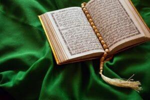 Mengungkap Keutamaan Surat Al-Mulk, Cahaya Penyelamat di Alam Kubur