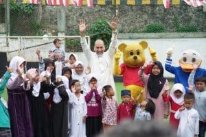 Beri Kebahagiaan Bagi Anak Yatim, Yayasan Syekh Ali Jaber Sukses Gelar Santunan dan Semarak HUT RI ke-80