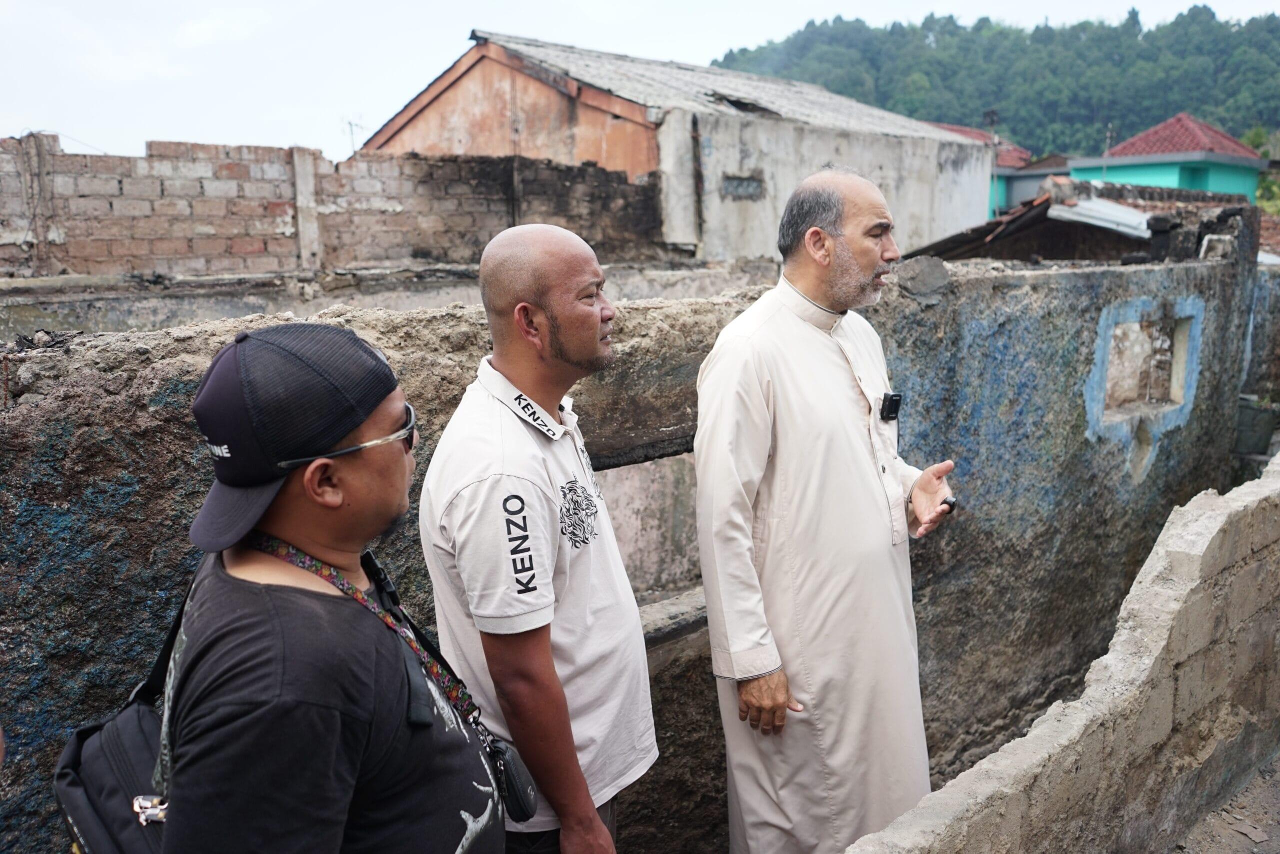 Yayasan Syekh Ali Jaber Berikan Bantuan Pada Korban Kebakaran di Pacet Cianjur