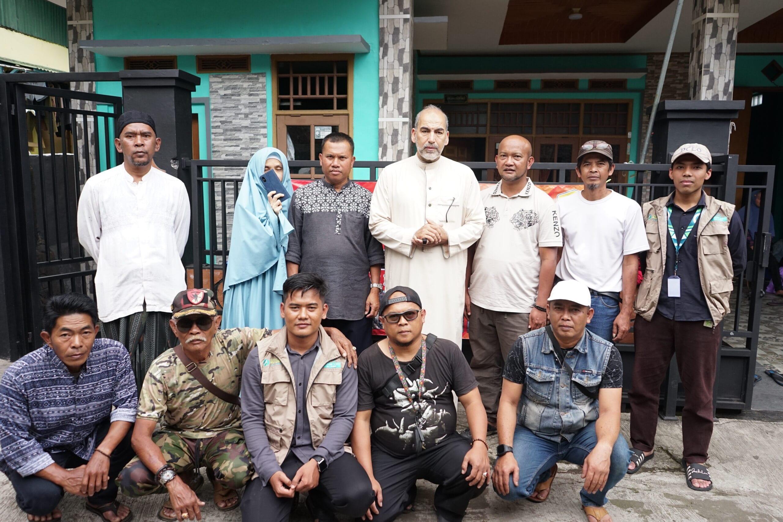 Yayasan Syekh Ali Jaber Berikan Bantuan Pada Korban Kebakaran di Pacet Cianjur
