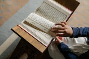Keutamaan Ayat Kursi Lengkap Dengan Dalil, Makna, dan Amalan dalam Kehidupan Sehari-hari