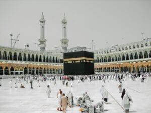 Lafal Doa Melihat Ka'bah, Lengkap Dengan Dalil dan Keutamaannya