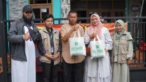 Yayasan Syekh Ali Jaber Berikan Bantuan Pada Korban Kebakaran di Pacet Cianjur