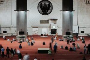 Mengungkap Keutamaan Sholat Shaf Pertama, Pahala Besar yang Sering Diabaikan