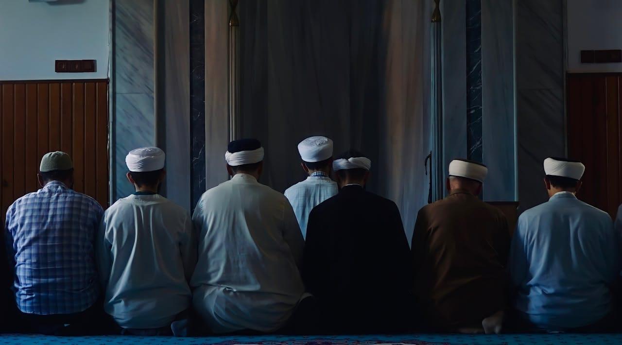 Mengungkap Keutamaan Sholat Subuh, Jaminan Allah dan Cahaya Sempurna di Hari Kiamat