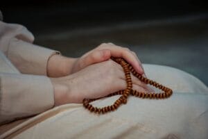 Pengertian Hasad Menurut Islam, Bahaya Tersembunyi yang Menggerogoti Hati