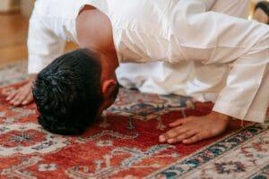 Tata Cara Sujud Sahwi, Solusi Praktis Saat Lupa dalam Salat