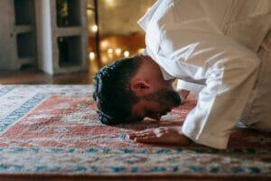 Urutan Sholat Malam yang Benar Sesuai Sunnah yang Wajib Diketahui Muslim