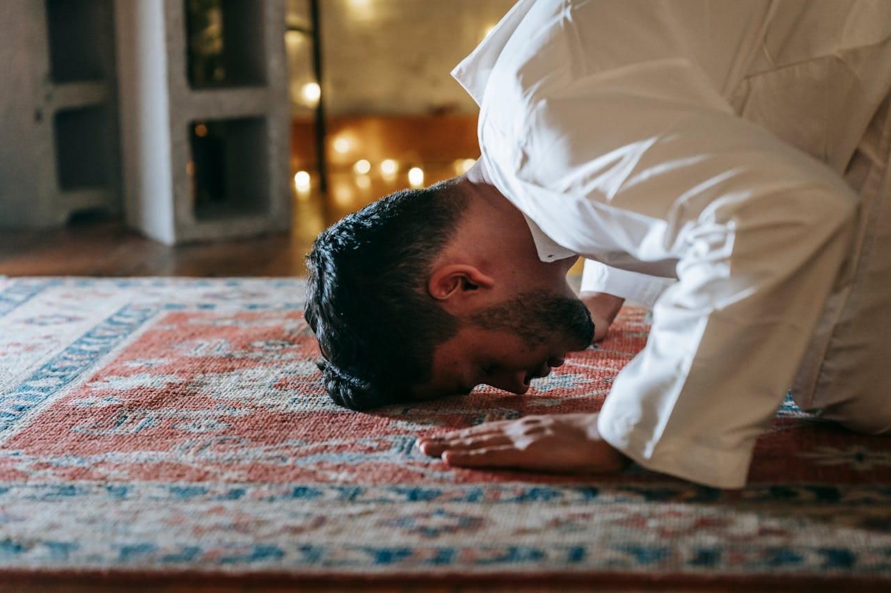 Urutan Sholat Malam yang Benar Sesuai Sunnah yang Wajib Diketahui Muslim