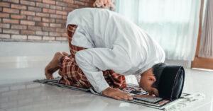 Bacaan Sujud Syukur Lengkap Dengan Tata Cara, Dalil, dan Keutamaannya