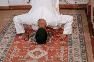 Menyingkap Keutamaan Sujud Tilawah, Amalan Ringan yang Membuat Setan Menangis