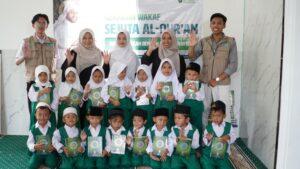 Teruskan Estafet Dakwah, Yayasan Syekh Ali Jaber Salurkan Al-Qur'an Baru untuk Santri Pelosok Cianjur