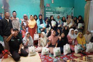 Yayasan Syekh Ali Jaber Salurkan 50 Paket Sembako, Sapa Lansia dan Dhuafa di Pelosok Cipanas