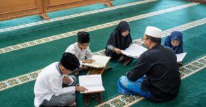 7 Keutamaan Orang yang Berilmu dalam Islam dan Dalil Lengkapnya