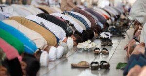 Menyelami Keutamaan Sholat, Tiang Agama dan Kunci Ketenangan Jiwa