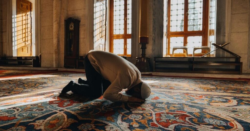 Meraih Ampunan Ilahi, Inilah Keutamaan Sholat Taubat dan Tata Caranya yang Benar