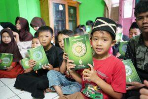 Tutup Tahun 2025, Yayasan Syekh Ali Jaber Salurkan Ratusan Paket Santunan Yatim dan Wakaf Al-Qur'an