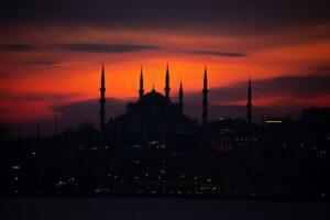 Urutan Sholat Malam yang Benar, Panduan Meraih Ketenangan Hati