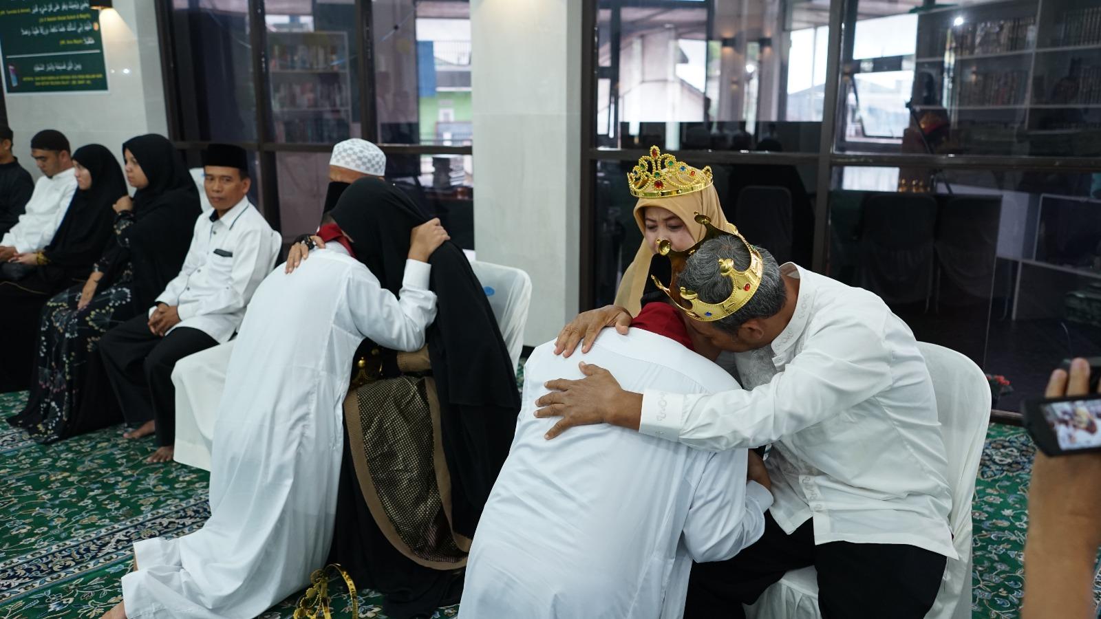 Keutamaan Berbakti Kepada Orang Tua, Pintu Surga Paling Tengah