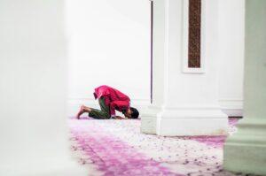 Tata Cara Sholat Dzuhur Lengkap Dengan Niat & Bacaan