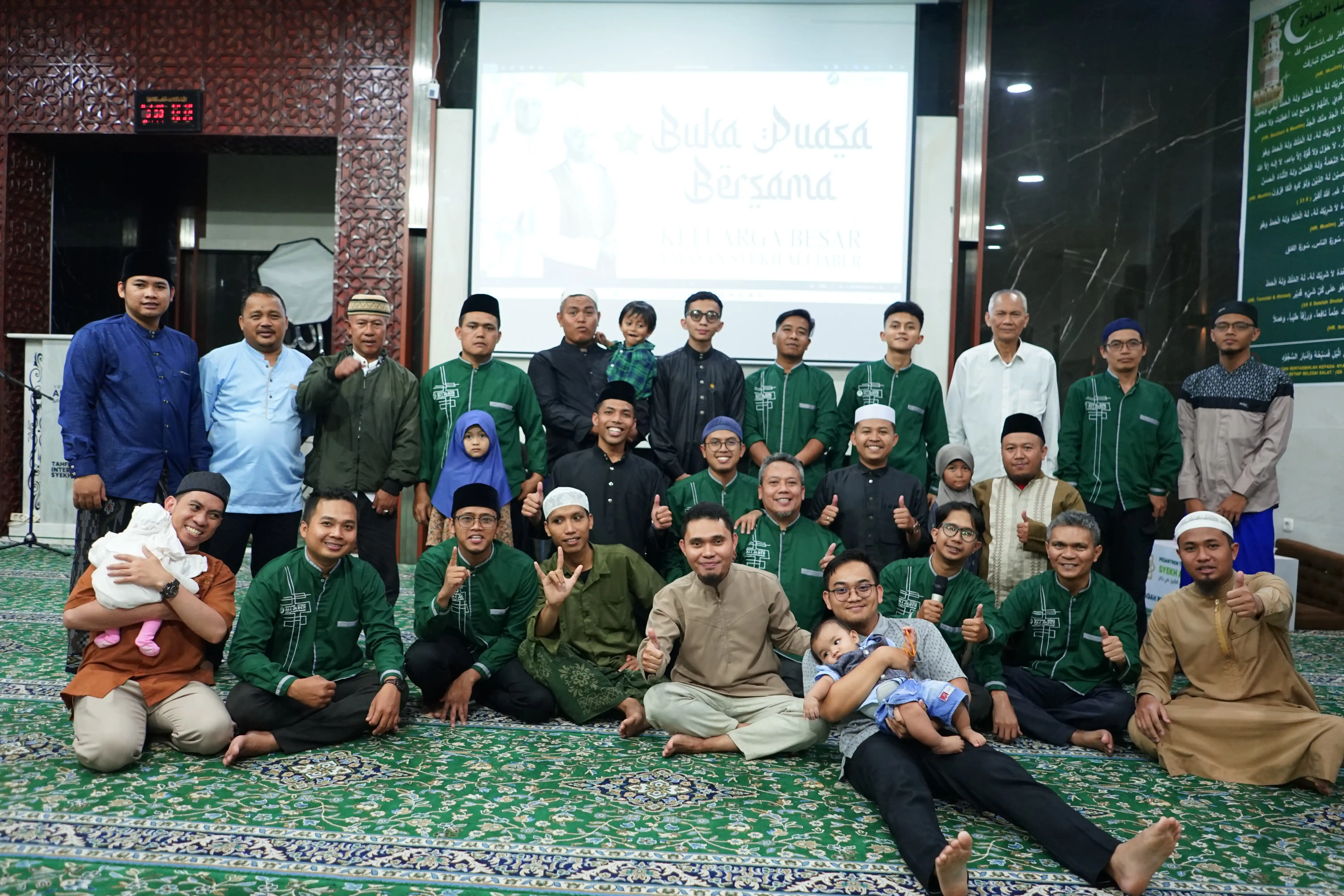 Pererat Silaturahmi, Yayasan Syekh Ali Jaber Gelar Buka Puasa Bersama Keluarga Besar Karyawan