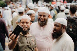 Keutamaan Silaturahmi dalam Islam dan Cara Mengamalkannya
