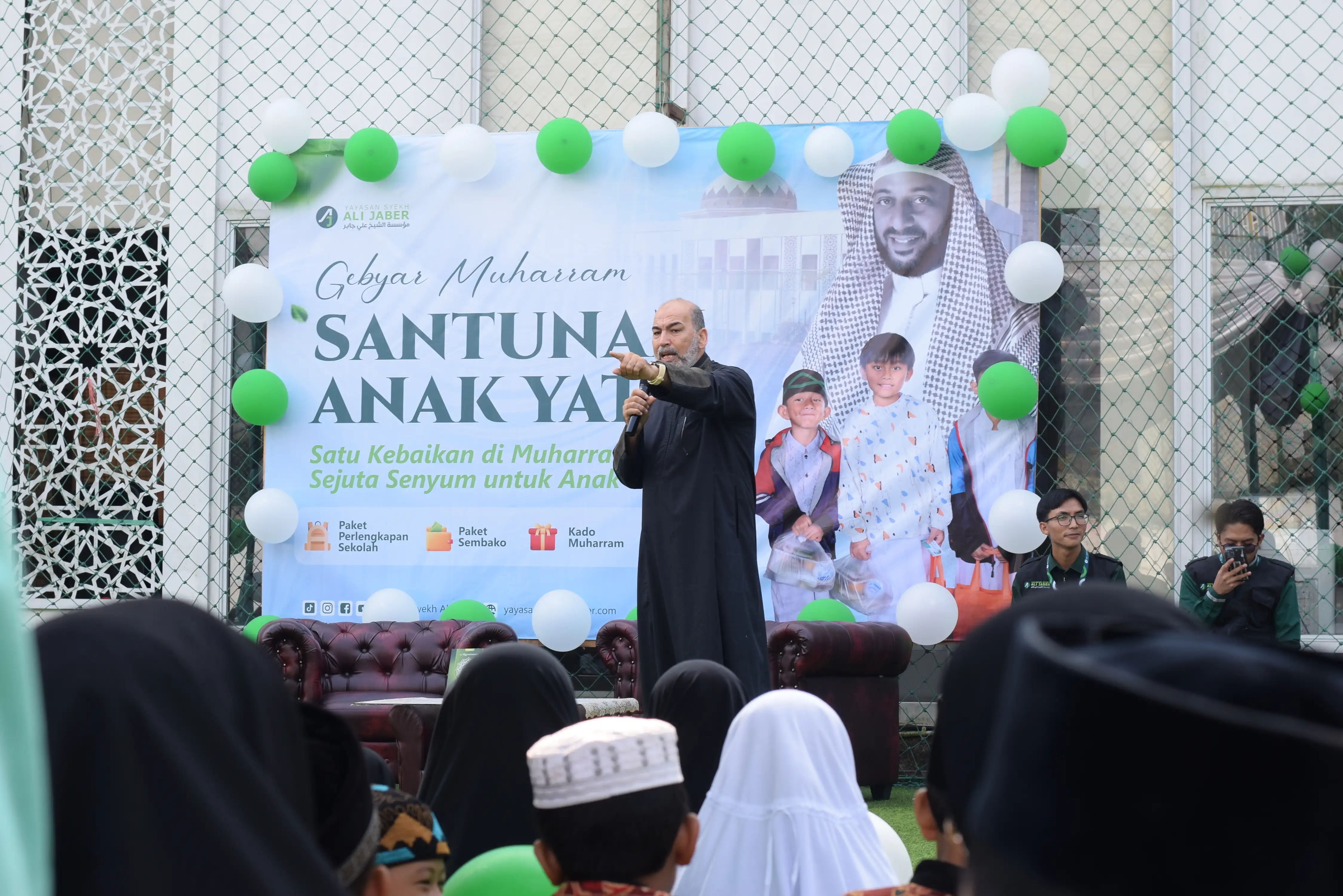 Wujudkan Senyum Generasi Qur’ani, Yayasan Syekh Ali Jaber Gelar Santunan Anak Yatim
