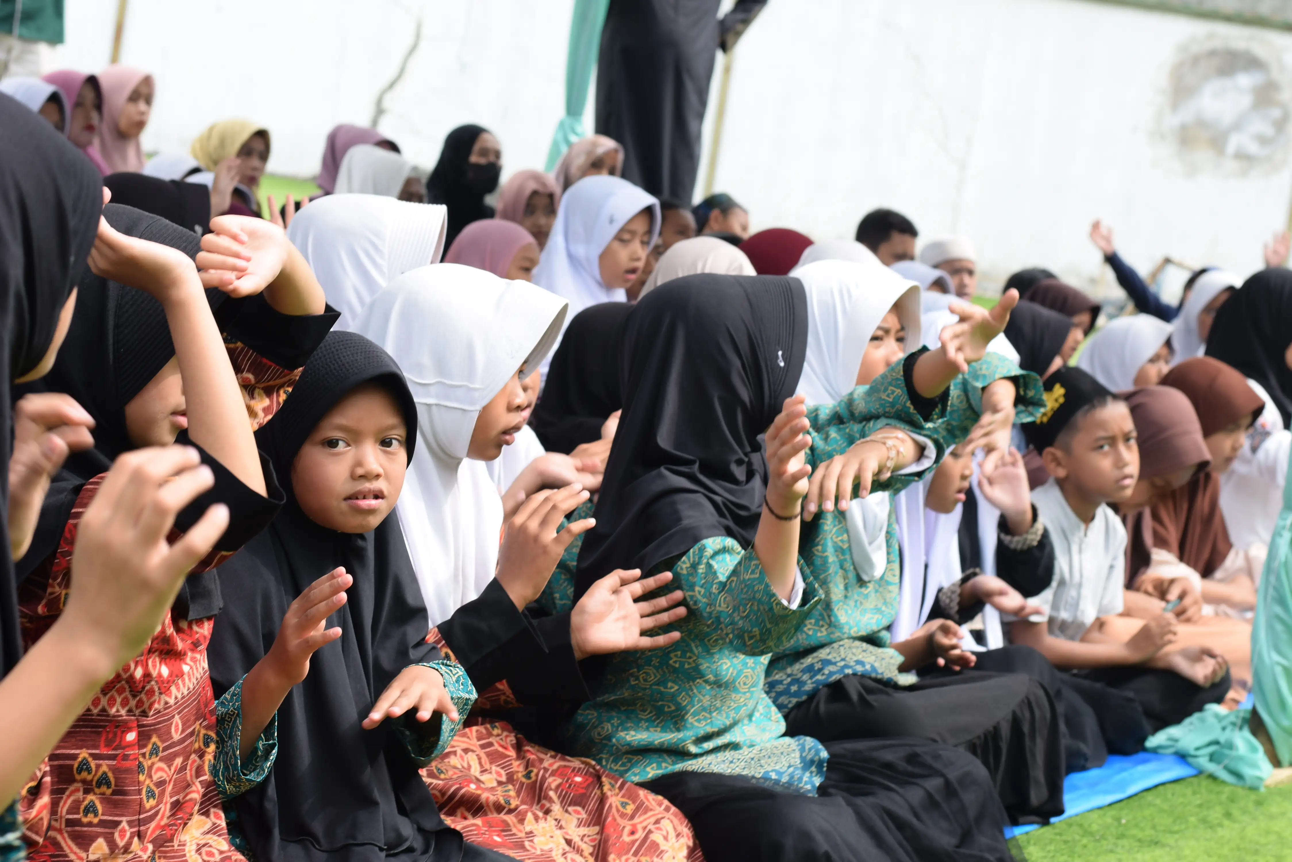 Wujudkan Senyum Generasi Qur’ani, Yayasan Syekh Ali Jaber Gelar Santunan Anak Yatim