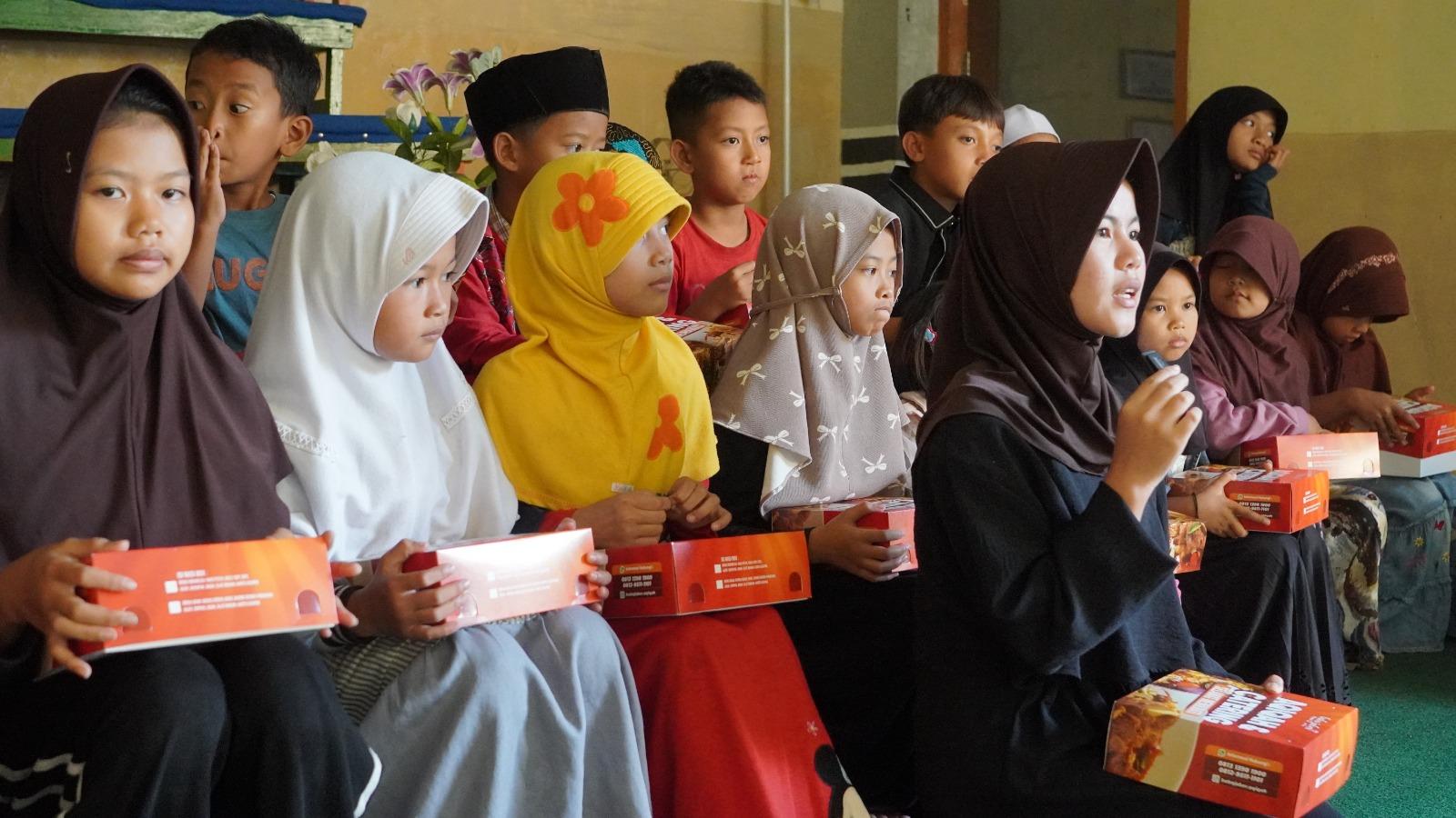 Penuh Berkah! Yayasan Syekh Ali Jaber Melalui Baba Jaber Sukses Salurkan 100 Box Aqiqah untuk Santri dan Yatim