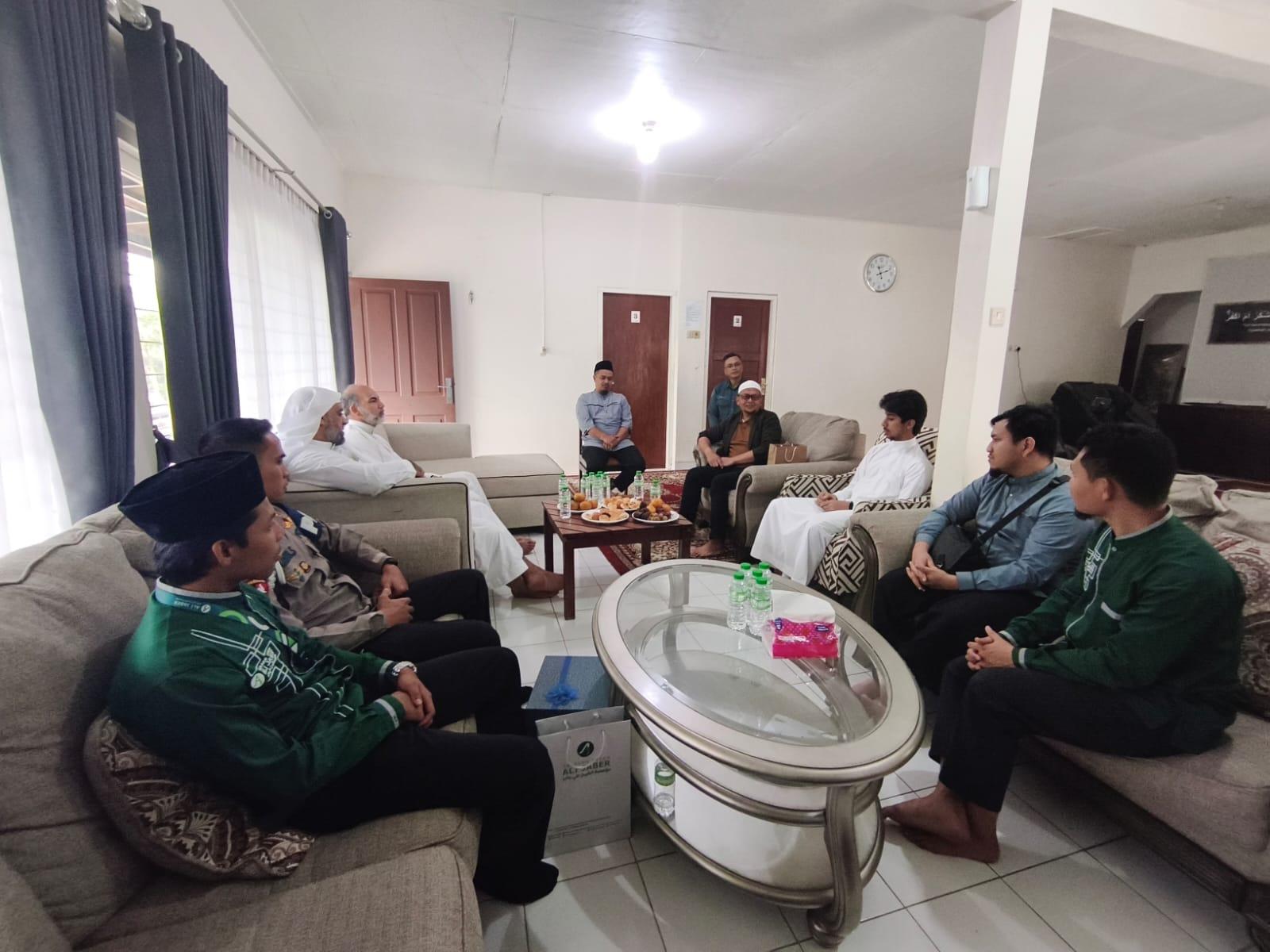 Silaturahmi Yayasan Syekh Ali Jaber dan Warung Nasi Alam Sunda Perkuat Ikhtiar Berkhidmat untuk Umat