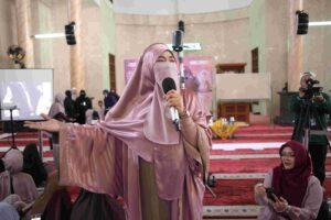 Hadirkan Umma Ilmia Amalia, Kajian Akbar Yayasan Syekh Ali Jaber di Masjid Agung Sukabumi Meriah